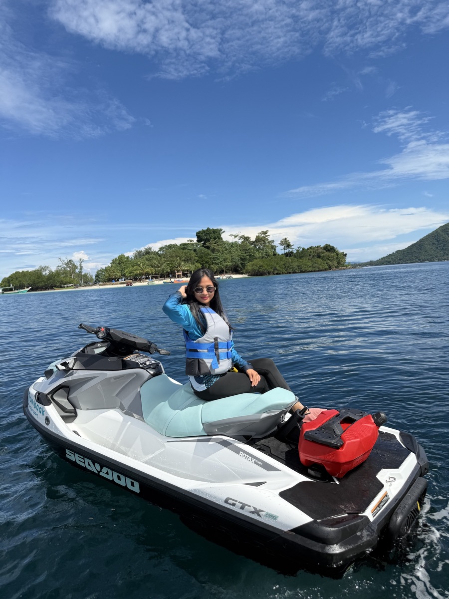 Momen peserta bersama jetski Ombaak saat island hopping